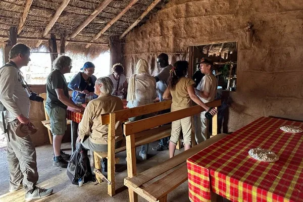 Membres de Terre et Faune dans la salle à manger