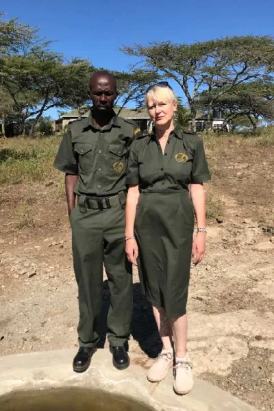 Mylène Trubert, fondatrice de Moyo, et Joseph, observateur des girafes