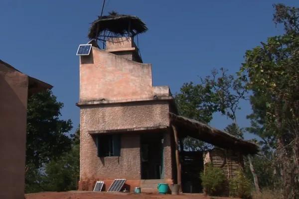 Tour de guêt équipée de panneaux solaires